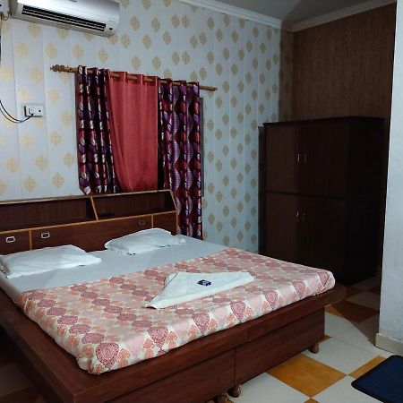 Kuber Home Stay, Guest House Dehradun Esterno foto