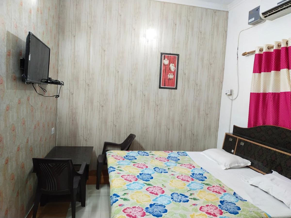 Kuber Home Stay, Guest House Dehradun Esterno foto