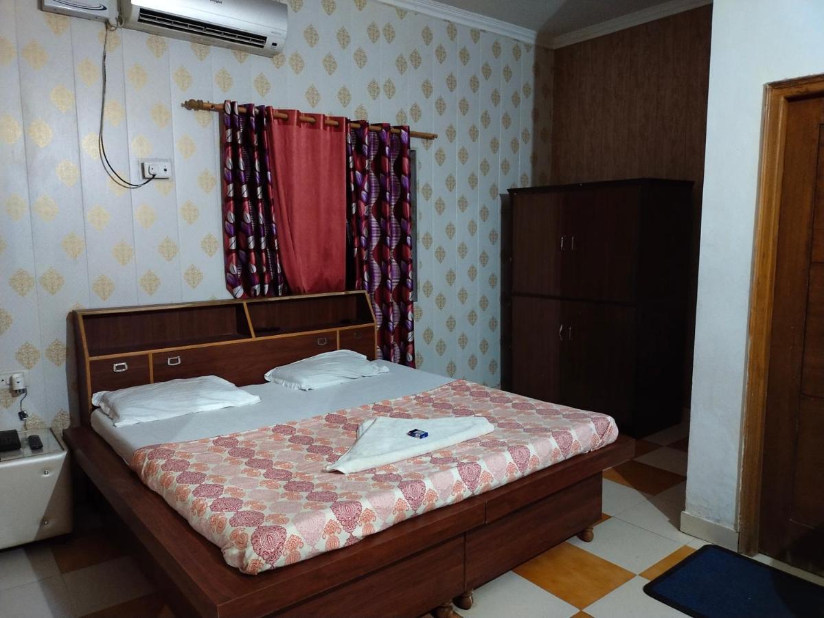 Kuber Home Stay, Guest House Dehradun Esterno foto